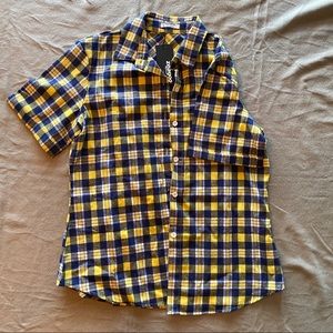Short-sleeve plaid flannel shirt